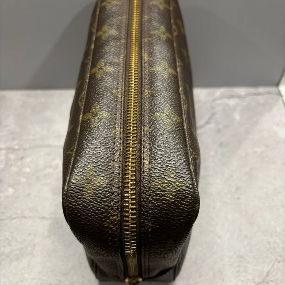 Louis Vuitton Monogram VINTAGE Trousse 23